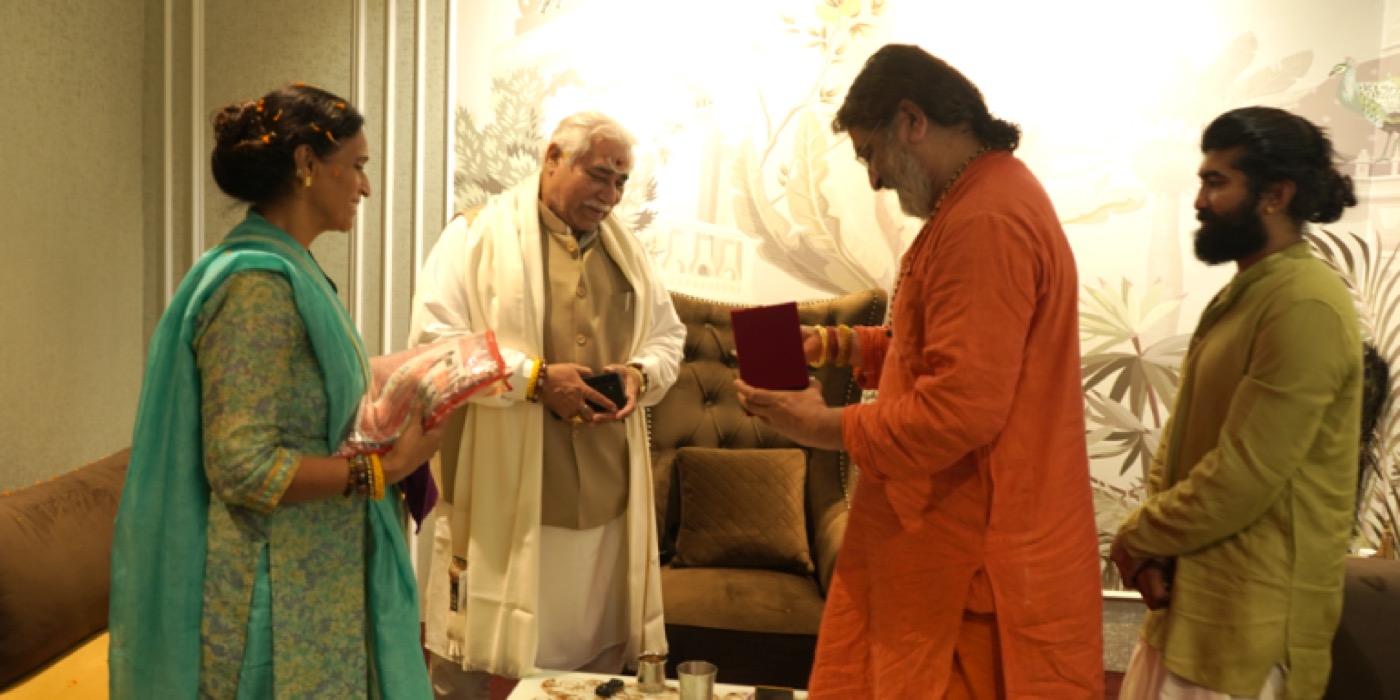 Devotees at the Monument